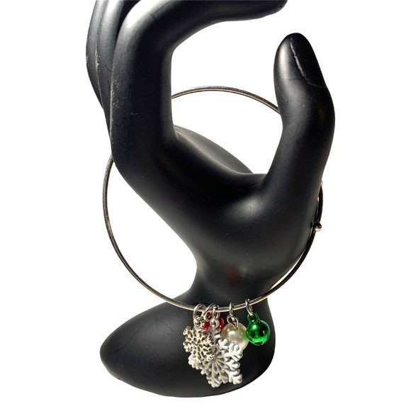 Independent Jewelry - Independent Christmas Snowflake Beaded Charm Bangle Bracelet Holiday Jewelry